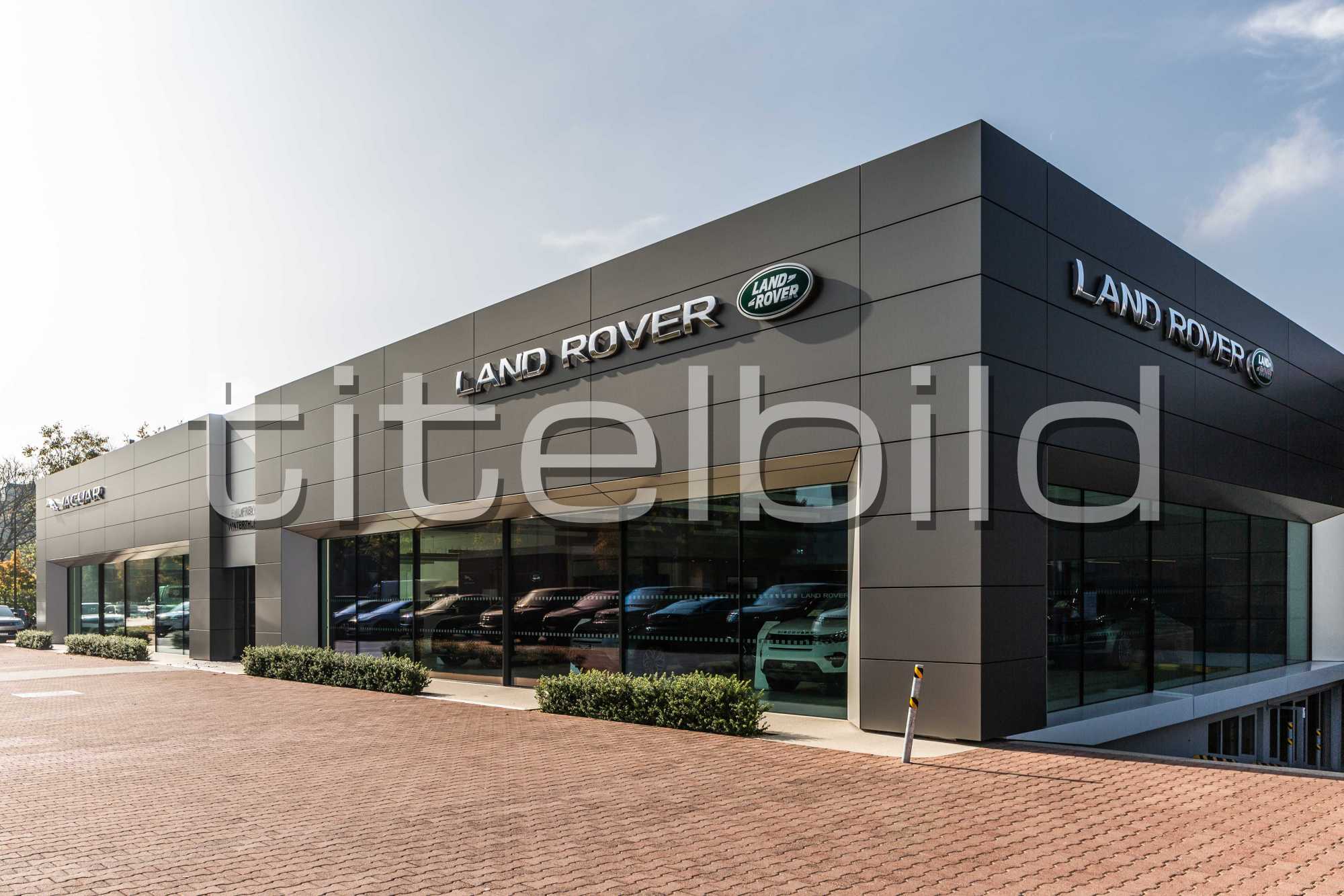 Projektbild-Nr. 2: Emil Frey Grüze-Garage, Jaguar Land Rover Show-Raum